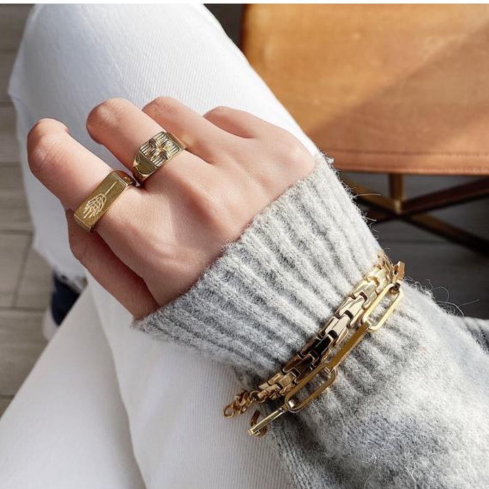 Gold Rectangular Link Chain Bracelet - Picture 3 of 7